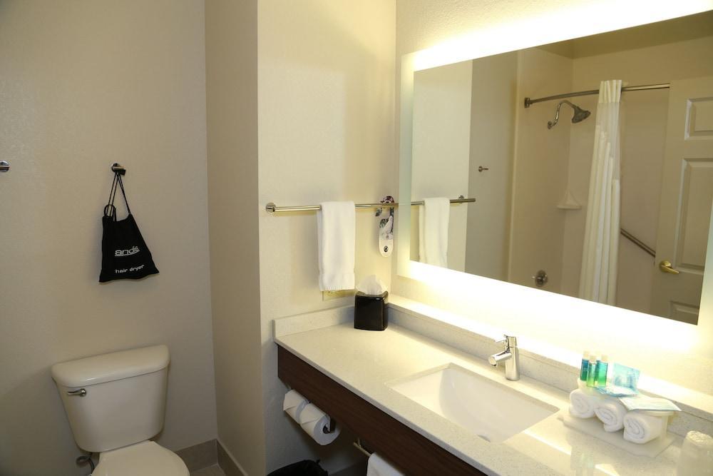 Hotel Express & By Ihg 2*