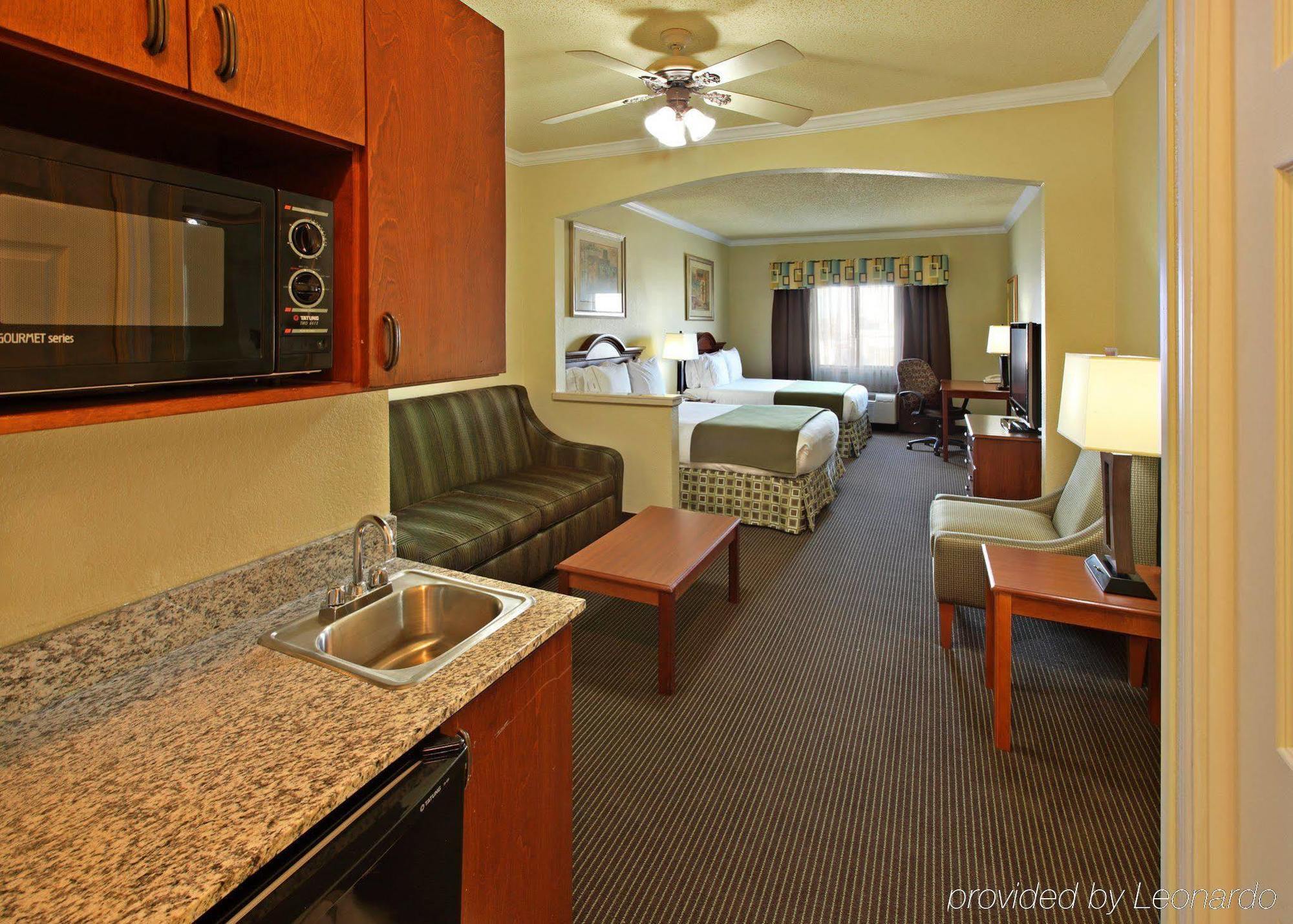 Hotel Express & By Ihg Greenville