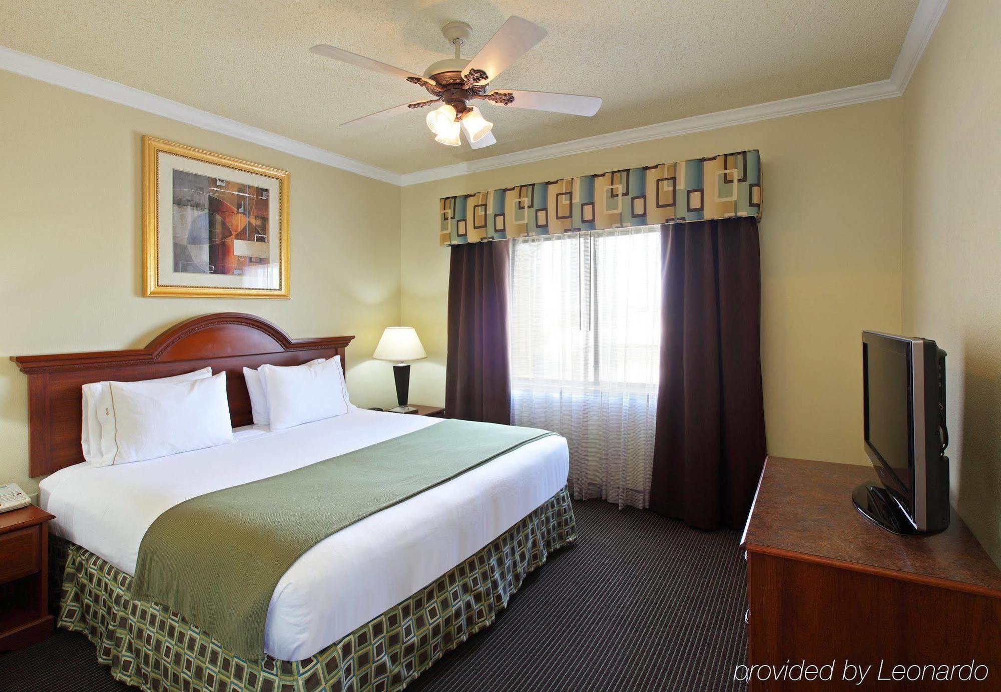 Express & By Ihg Hotel 2*