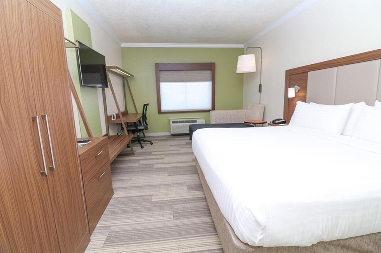 Express & By Ihg 2*