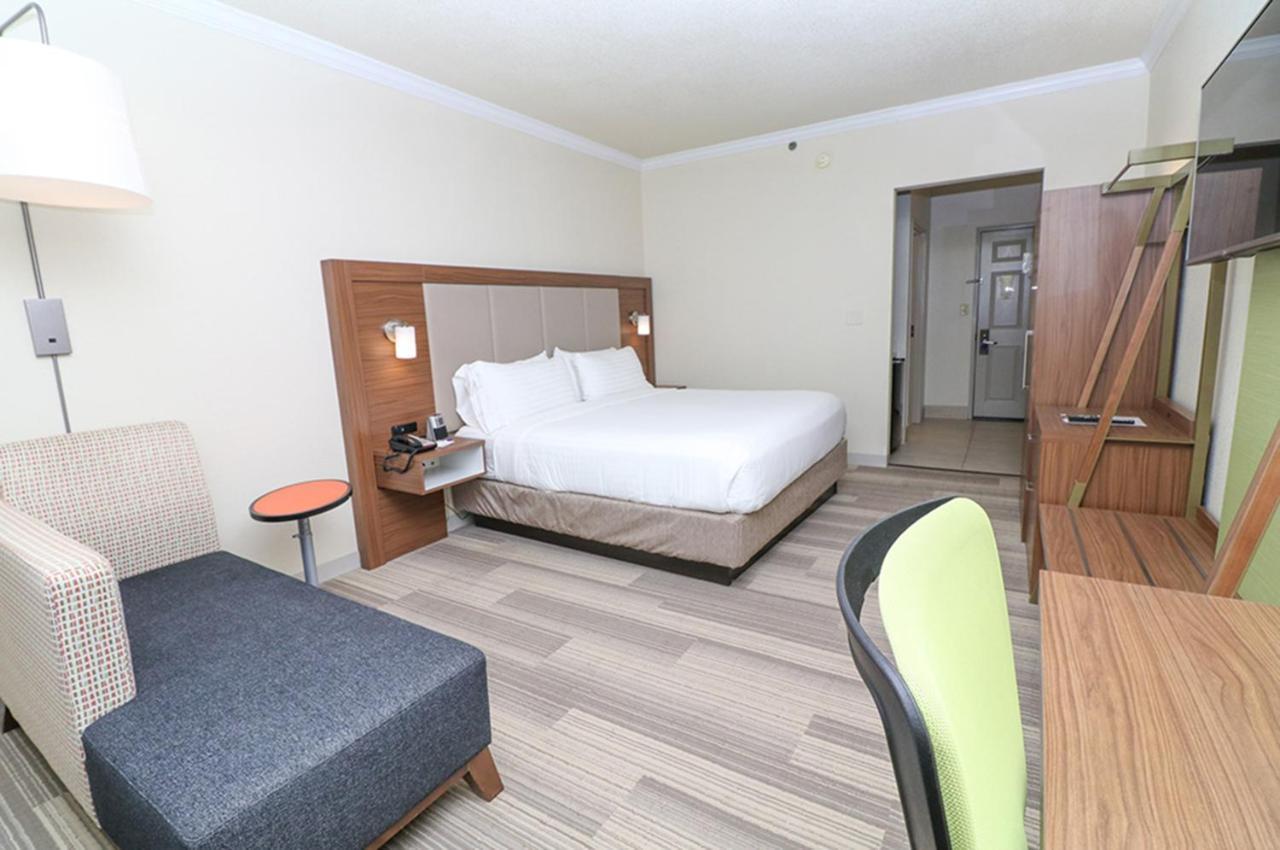 Express & By Ihg Hotel 2*