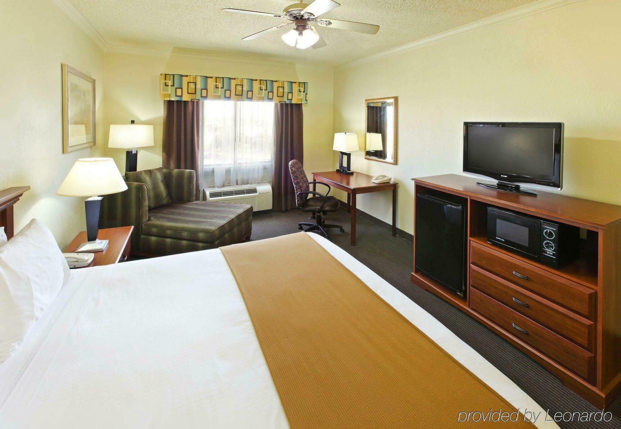 Hotel Express & By Ihg 2*