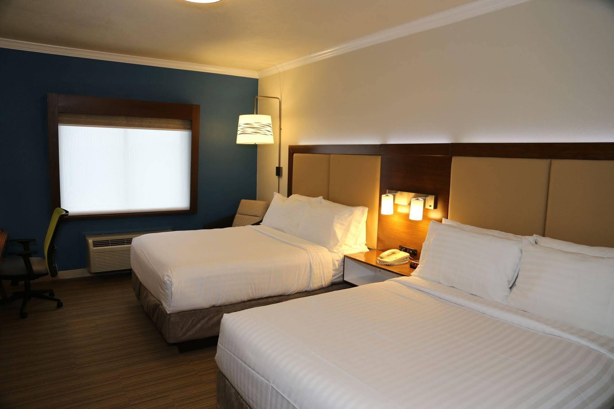 Express & By Ihg Hotel 2*